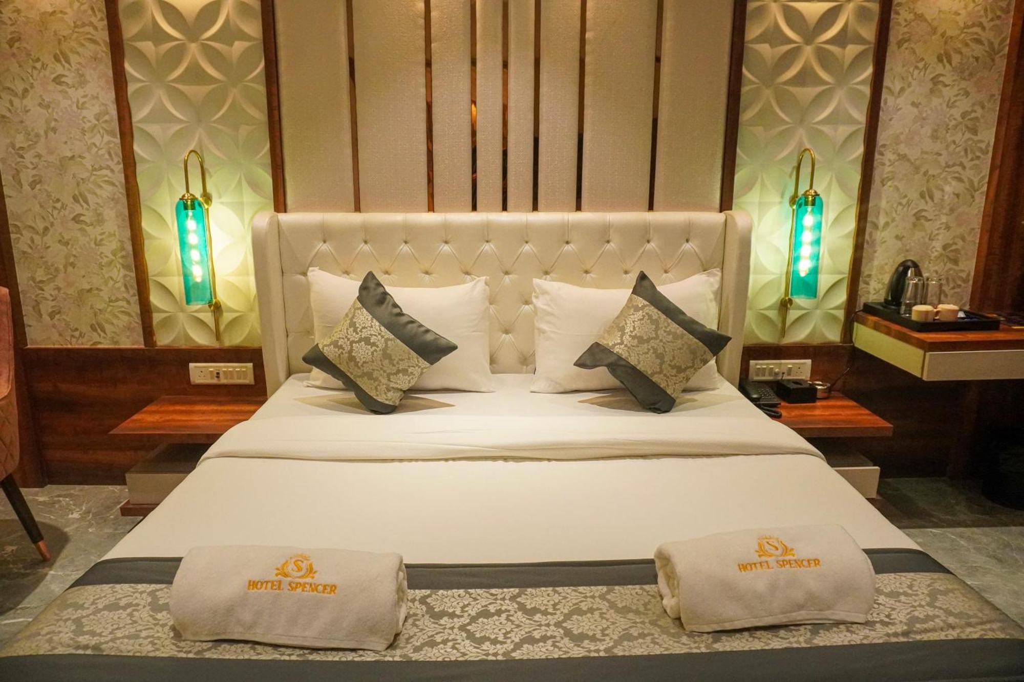 Hotel Spencer-ナビムンバイ エクステリア 写真